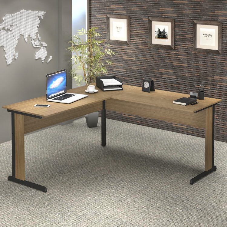 Mesa em L com Pés Metálicos